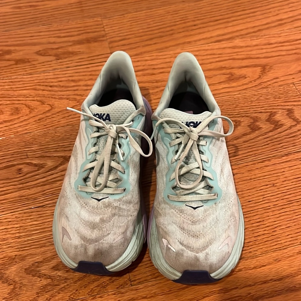 Hoka Arahi 6